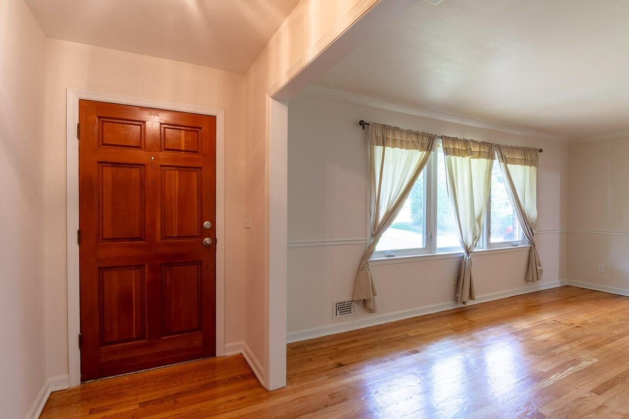 3003 Stratford Dr - Photo 4 of 27