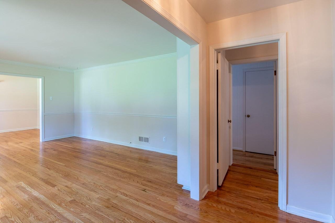 3003 Stratford Dr - Photo 5 of 27
