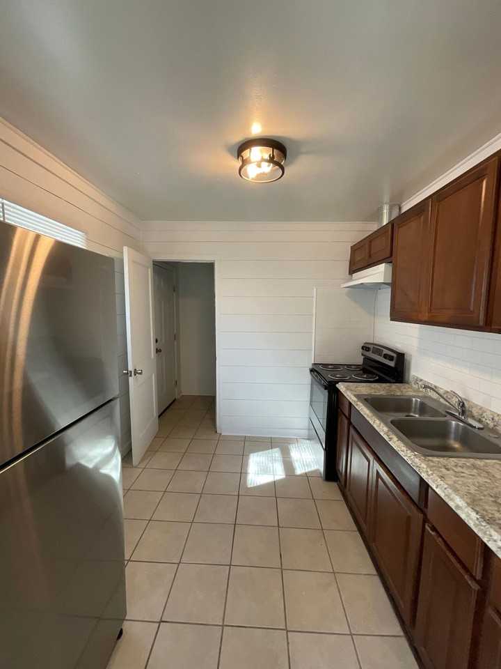 3005 Abelia Dr - Photo 4 of 18