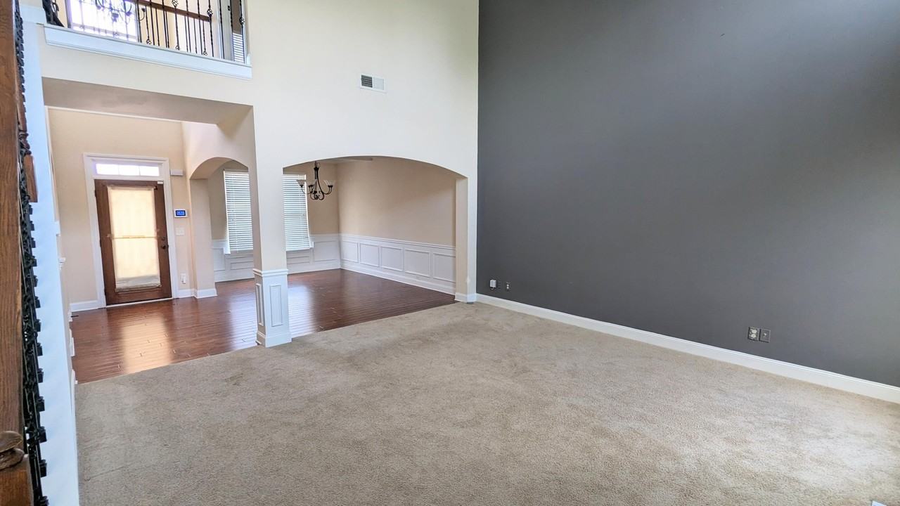 718 Erika Ln - Photo 4 of 18