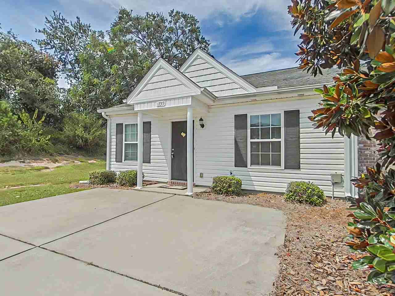 1739 Elizabeth St - Photo 2 of 16