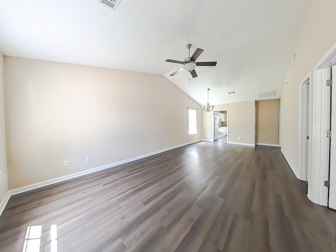 1739 Elizabeth St - Photo 3 of 16