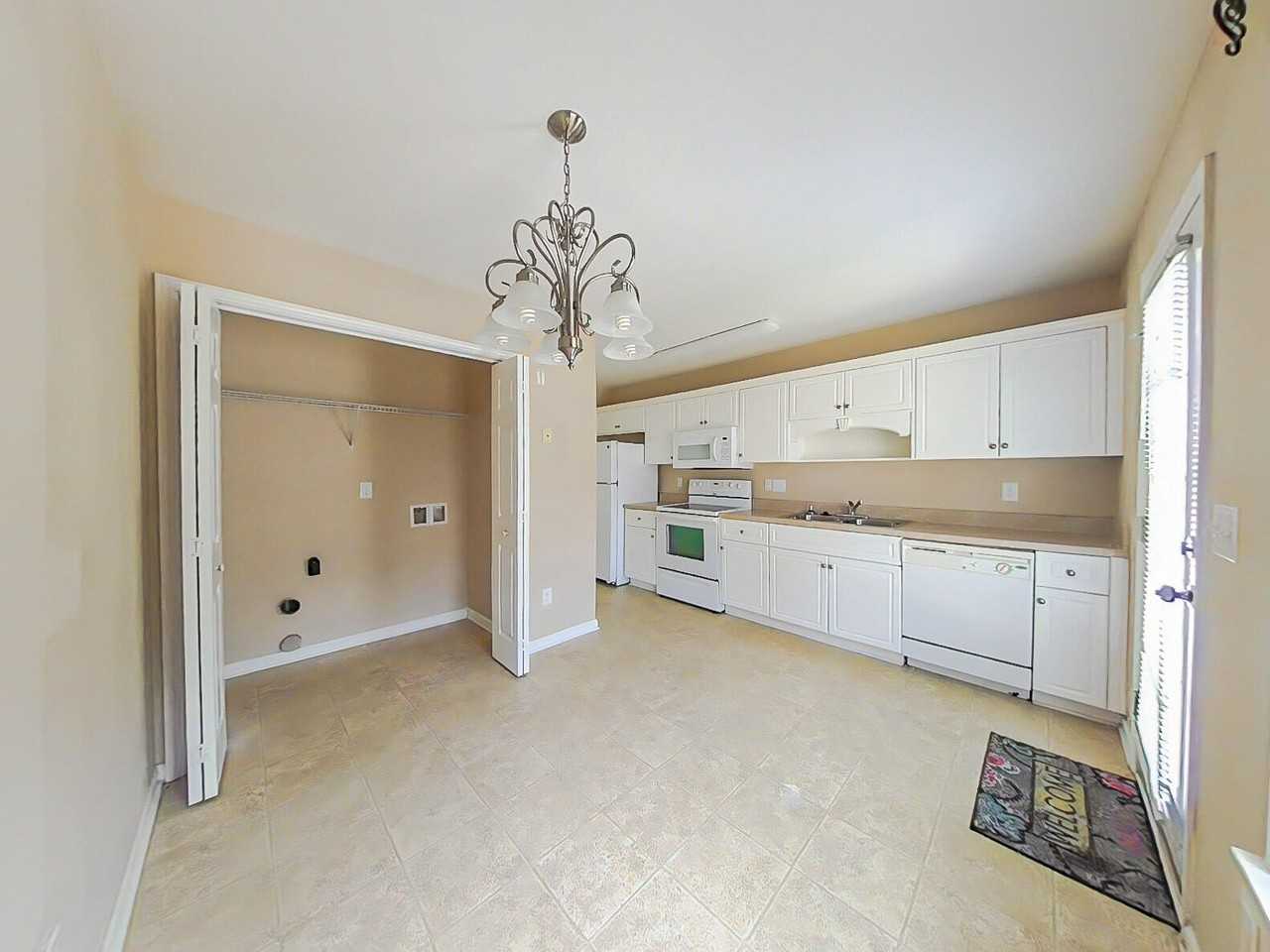 1739 Elizabeth St - Photo 6 of 16