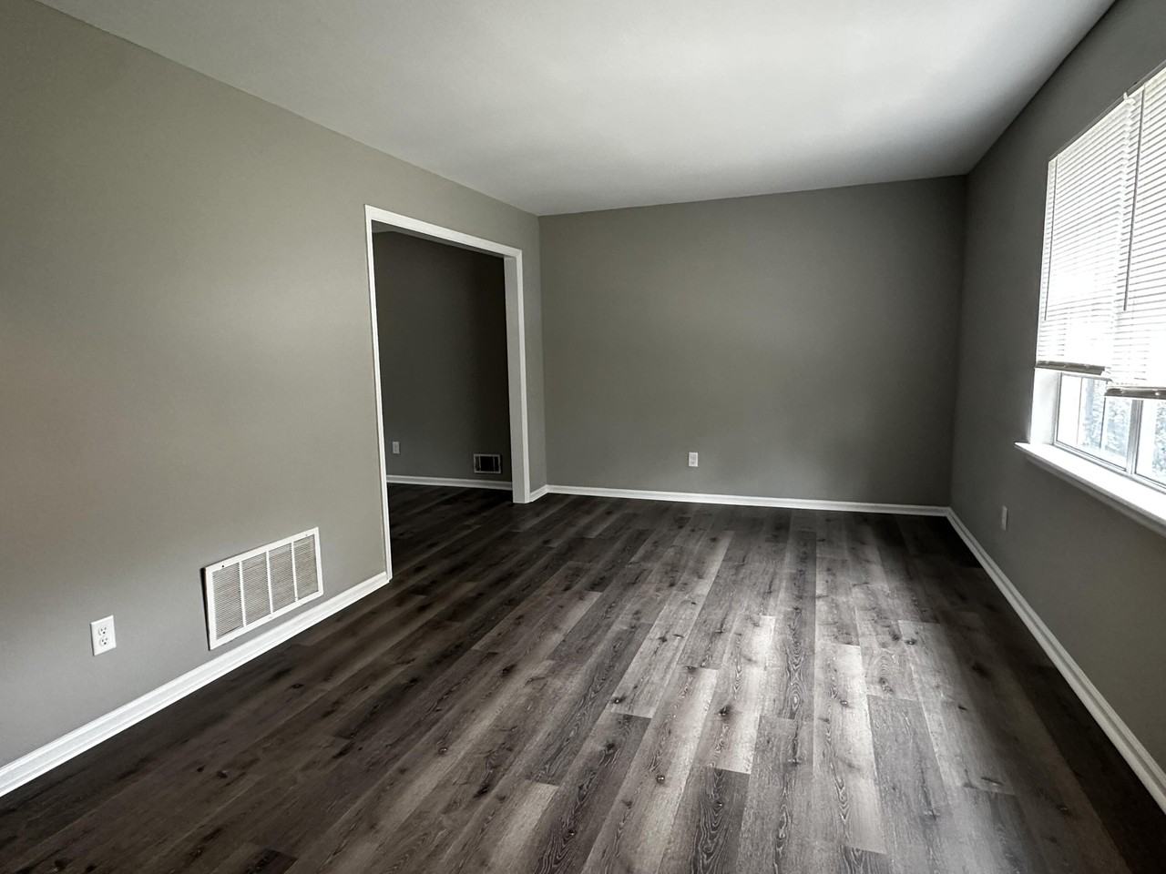 4565 Rockdale Ct - Photo 4 of 29