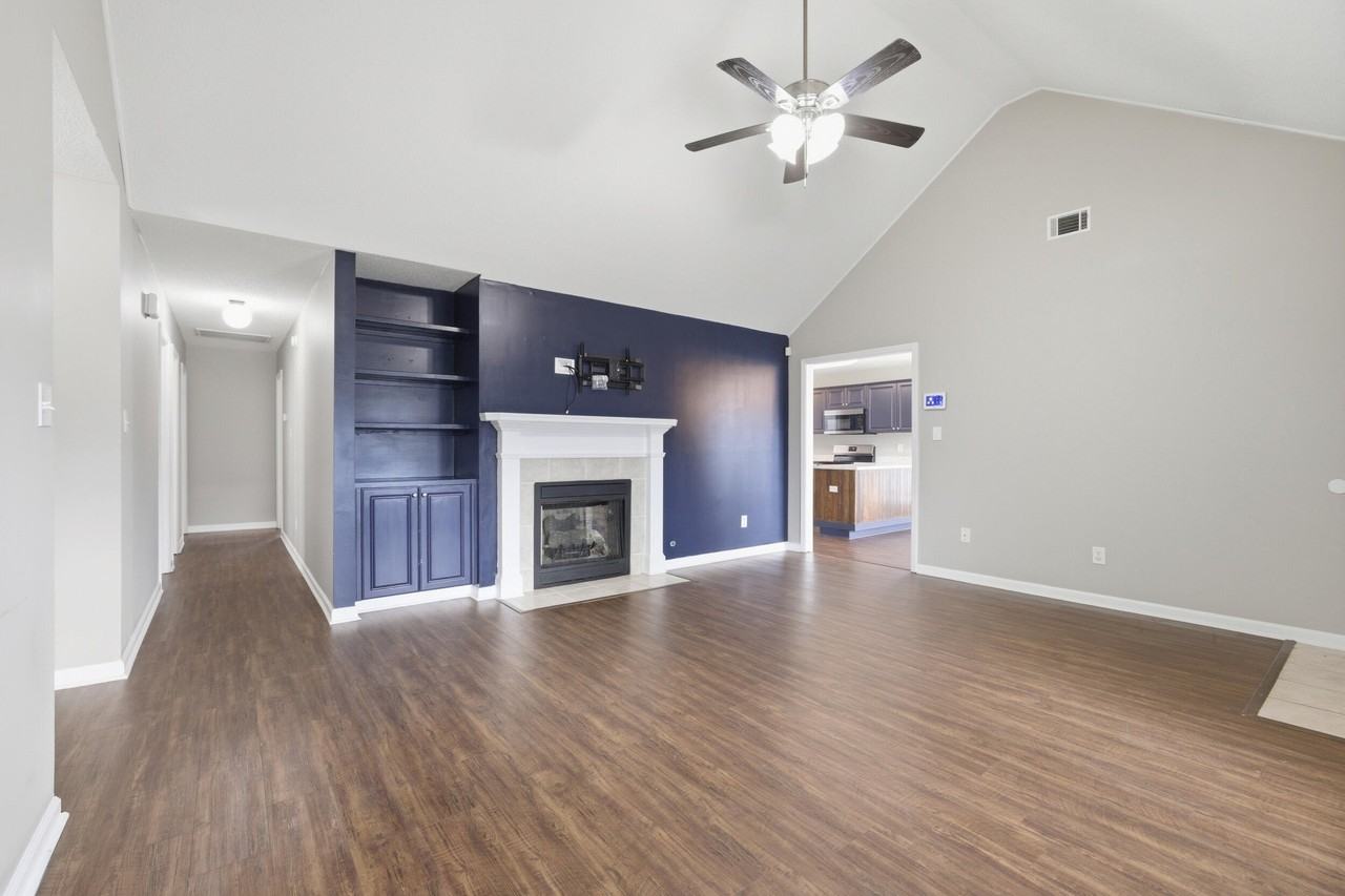 607 Creek Bottom Trl - Photo 2 of 17