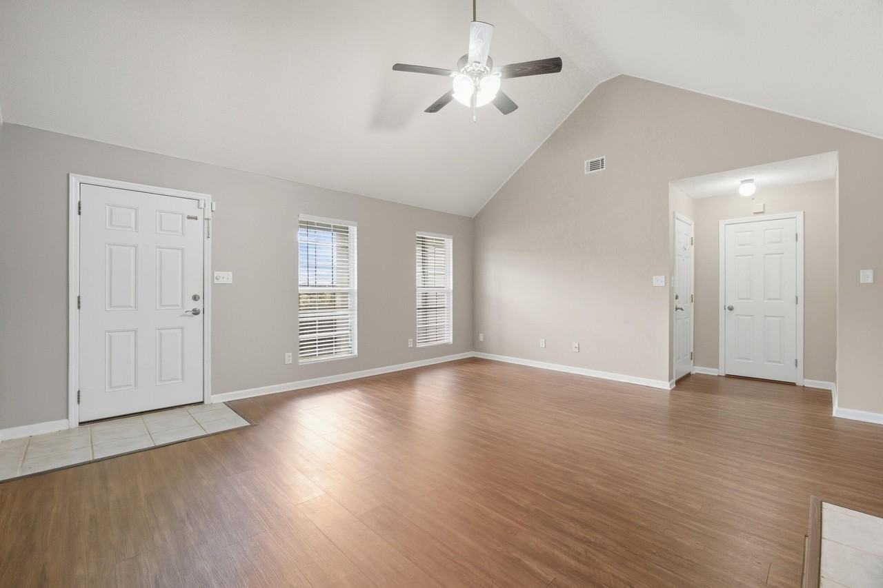 607 Creek Bottom Trl - Photo 3 of 17