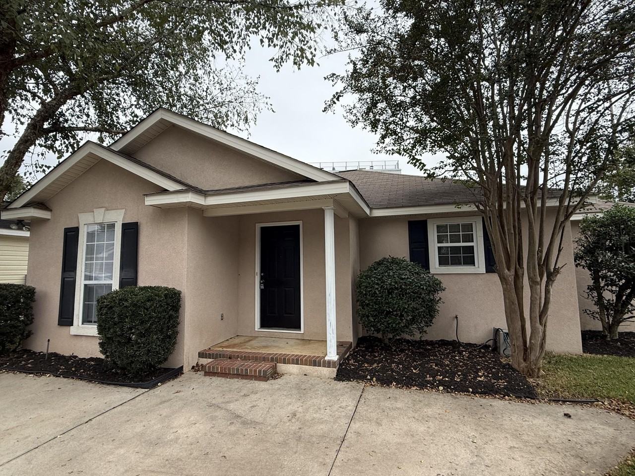 1206 Kendal Ct - Photo 2 of 15