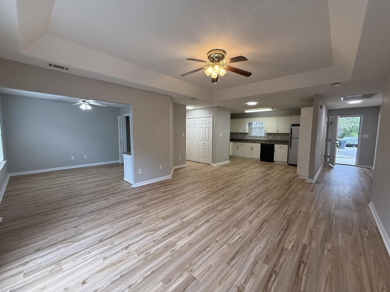 1206 Kendal Ct - Photo 3 of 15