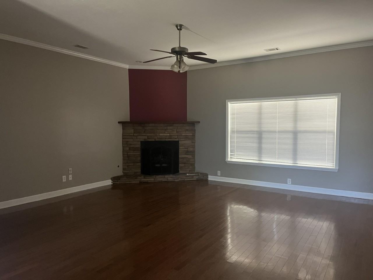 110 Stratford Ln - Photo 3 of 16