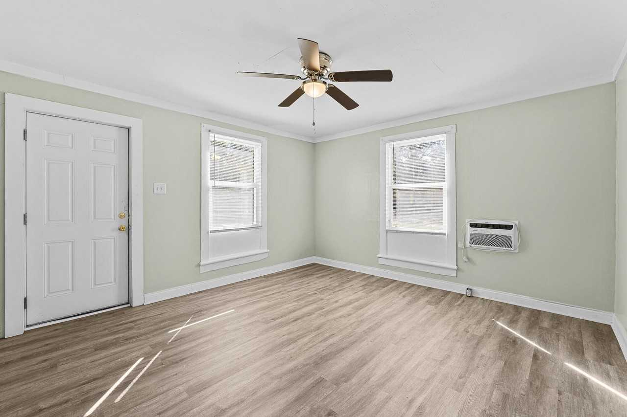 2005 Walker Street Ext - Photo 4 of 13