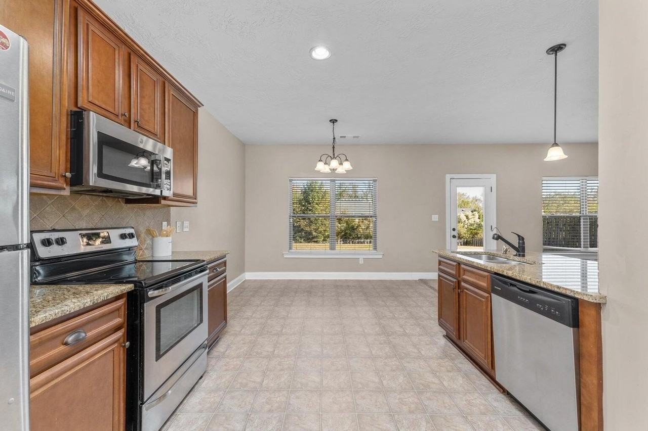 3915 Griese Ln - Photo 3 of 12