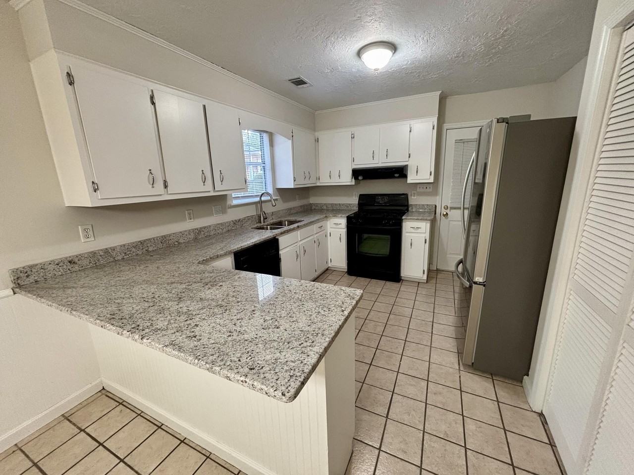 4391 Ridge Valley Dr - Photo 3 of 13