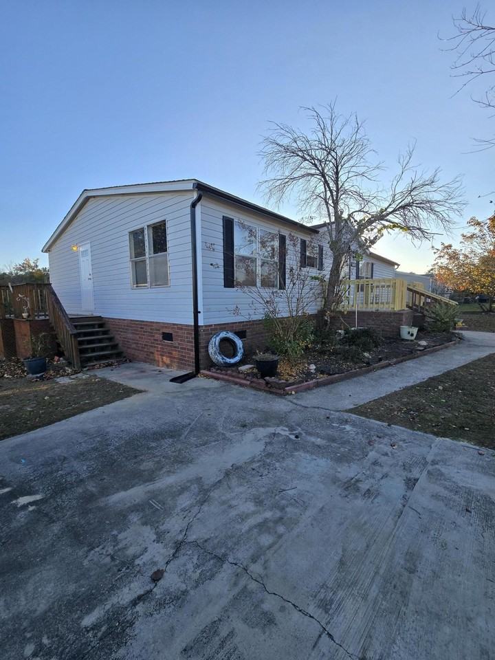 1036 Hancock Mill Ln - Photo 4 of 20