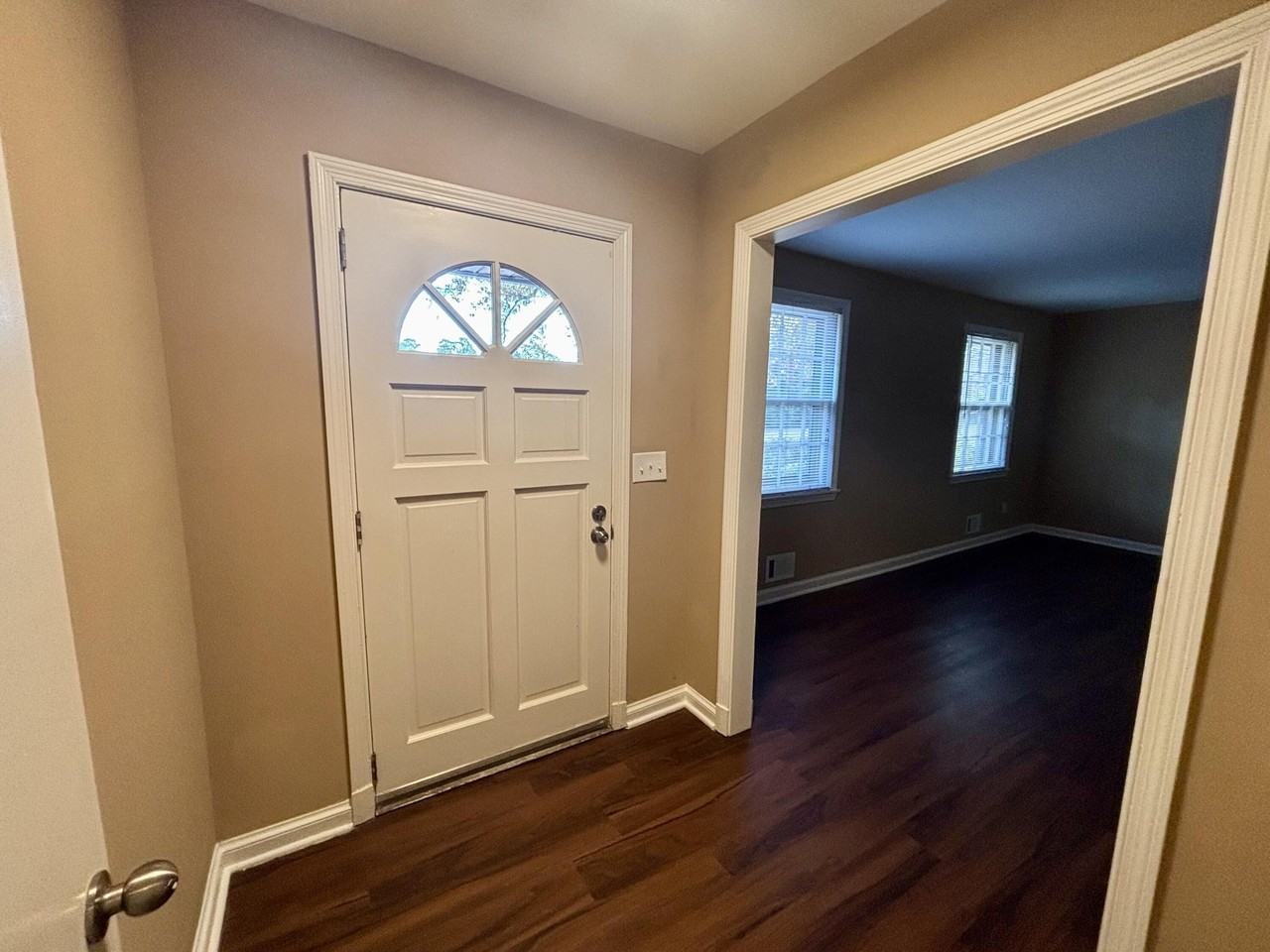 1113 Glen Ct - Photo 3 of 18