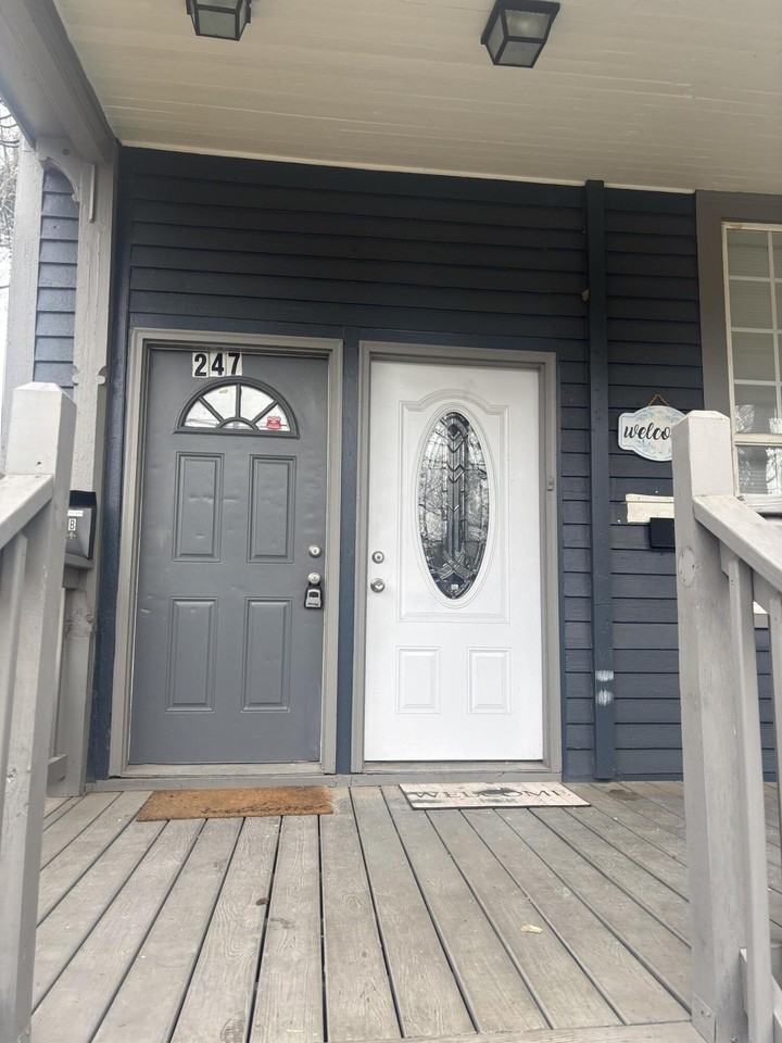 247 Walker St - Photo 3 of 18