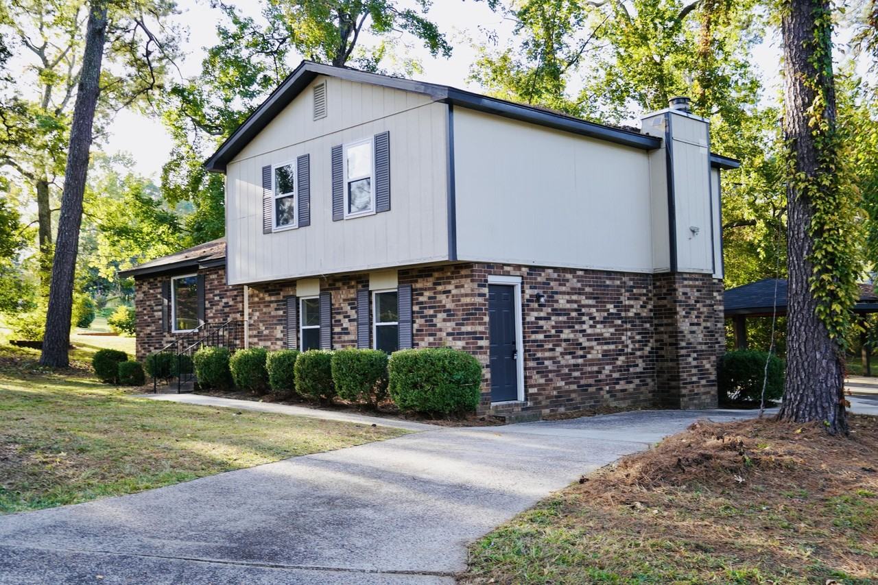 3271 Hillwood Ln - Photo 3 of 20