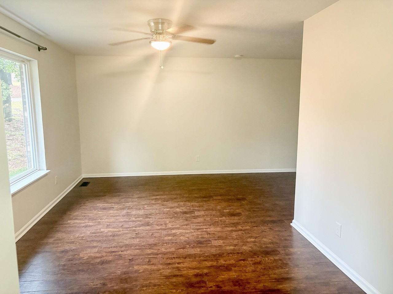 3271 Hillwood Ln - Photo 6 of 20