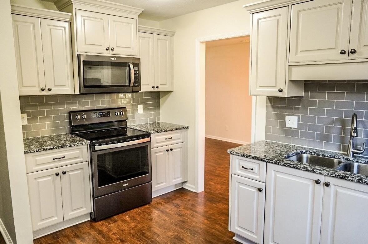 3271 Hillwood Ln - Photo 7 of 20