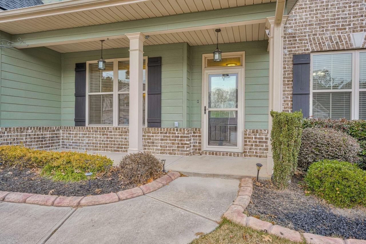 8647 Crenshaw Dr - Photo 2 of 37