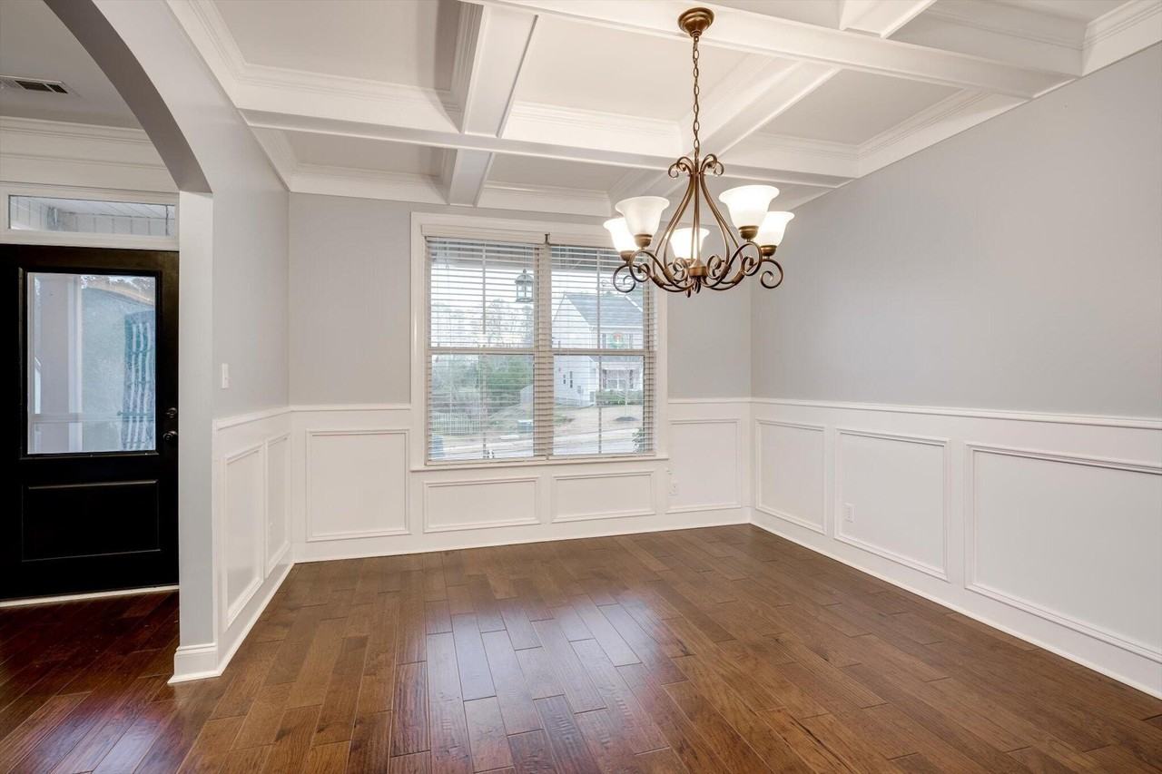 8647 Crenshaw Dr - Photo 6 of 37