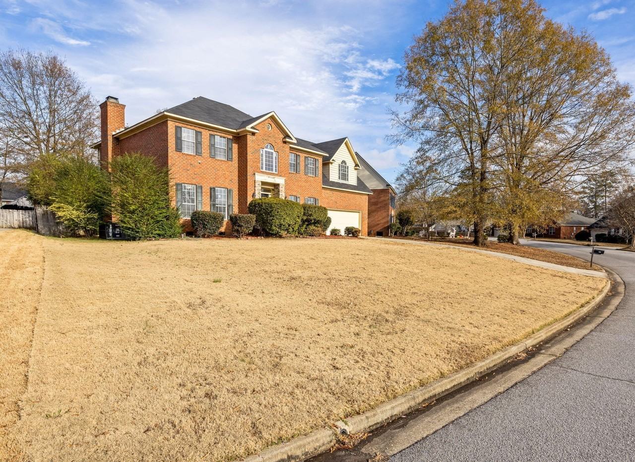 1114 Rivershyre Dr - Photo 3 of 50