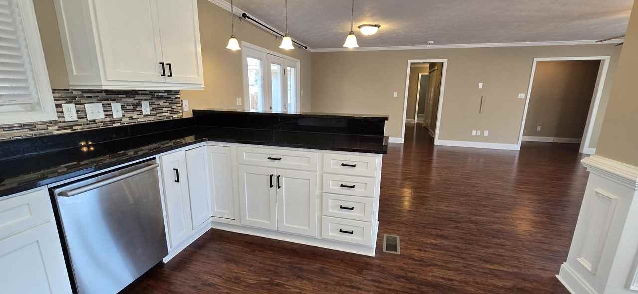 403 Aumond Rd - Photo 6 of 21