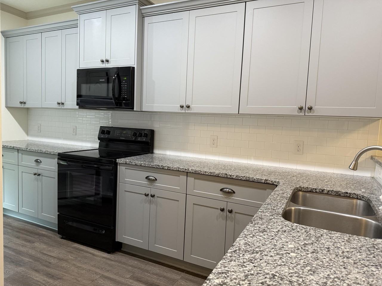 727 Buddy Ct - Photo 2 of 13