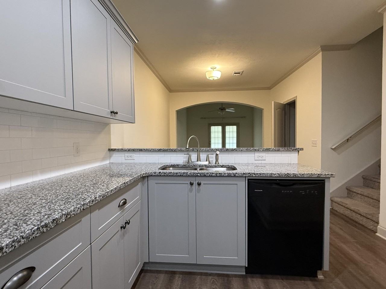 727 Buddy Ct - Photo 4 of 13