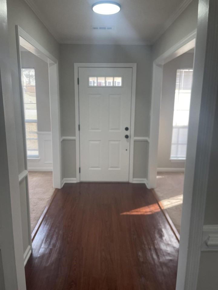 686 Clinton Way W - Photo 2 of 30