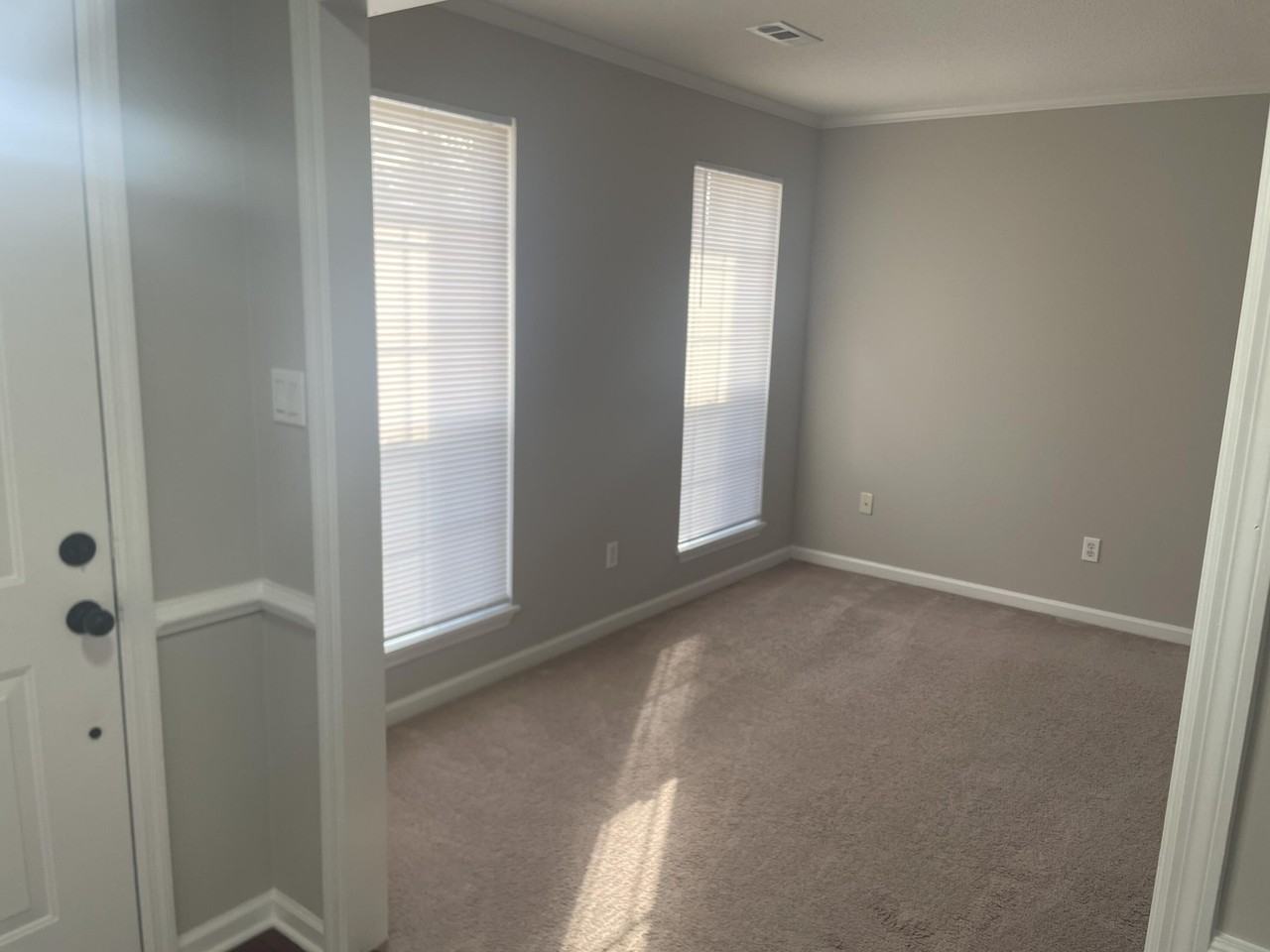 686 Clinton Way W - Photo 3 of 30