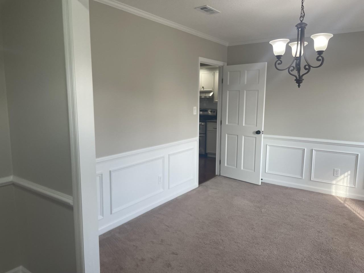 686 Clinton Way W - Photo 4 of 30