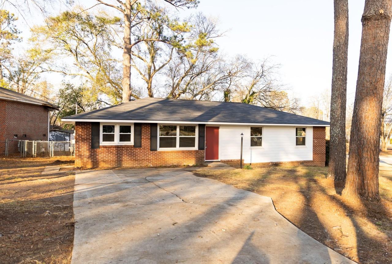 2501 Smith St - Photo 2 of 19