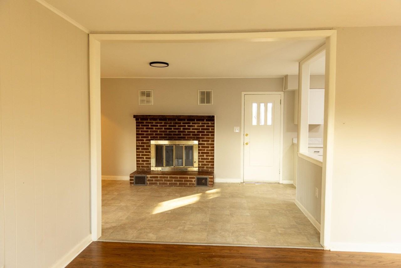 2501 Smith St - Photo 4 of 19