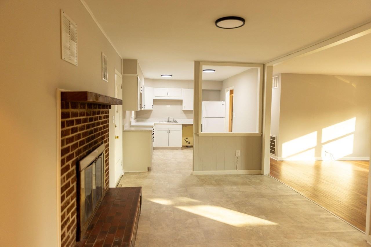 2501 Smith St - Photo 5 of 19