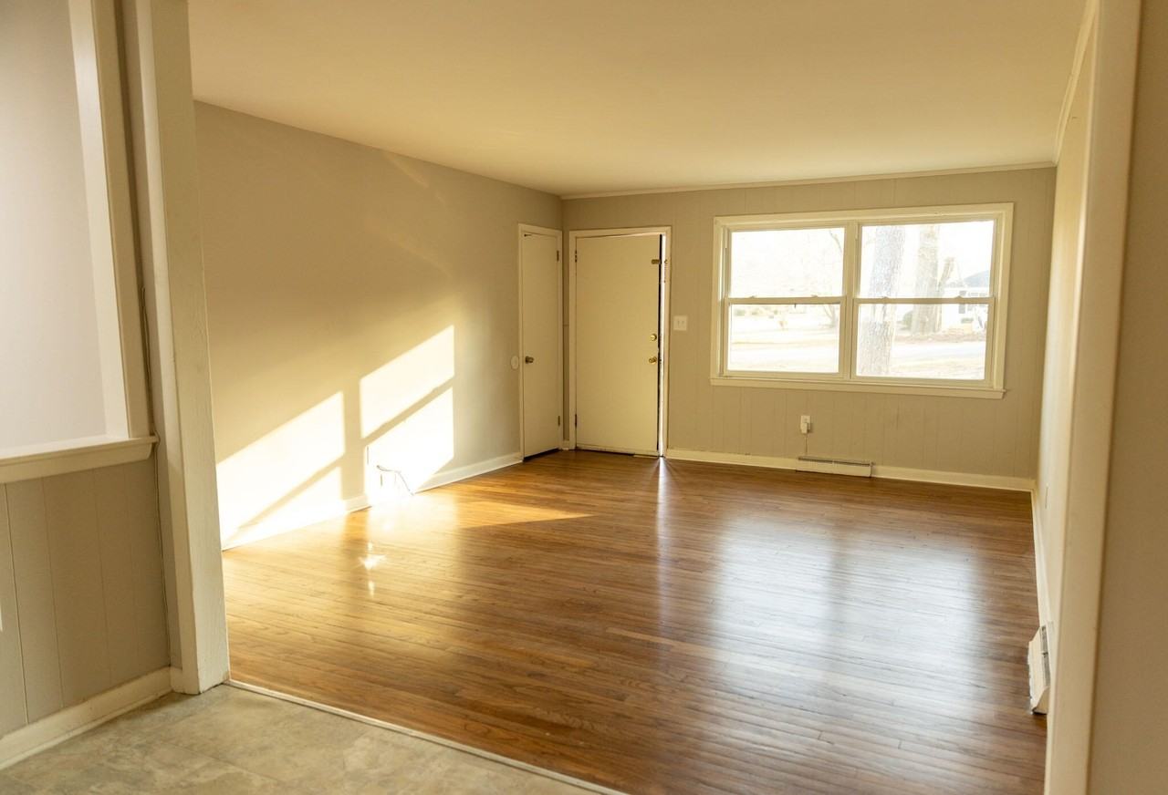 2501 Smith St - Photo 6 of 19