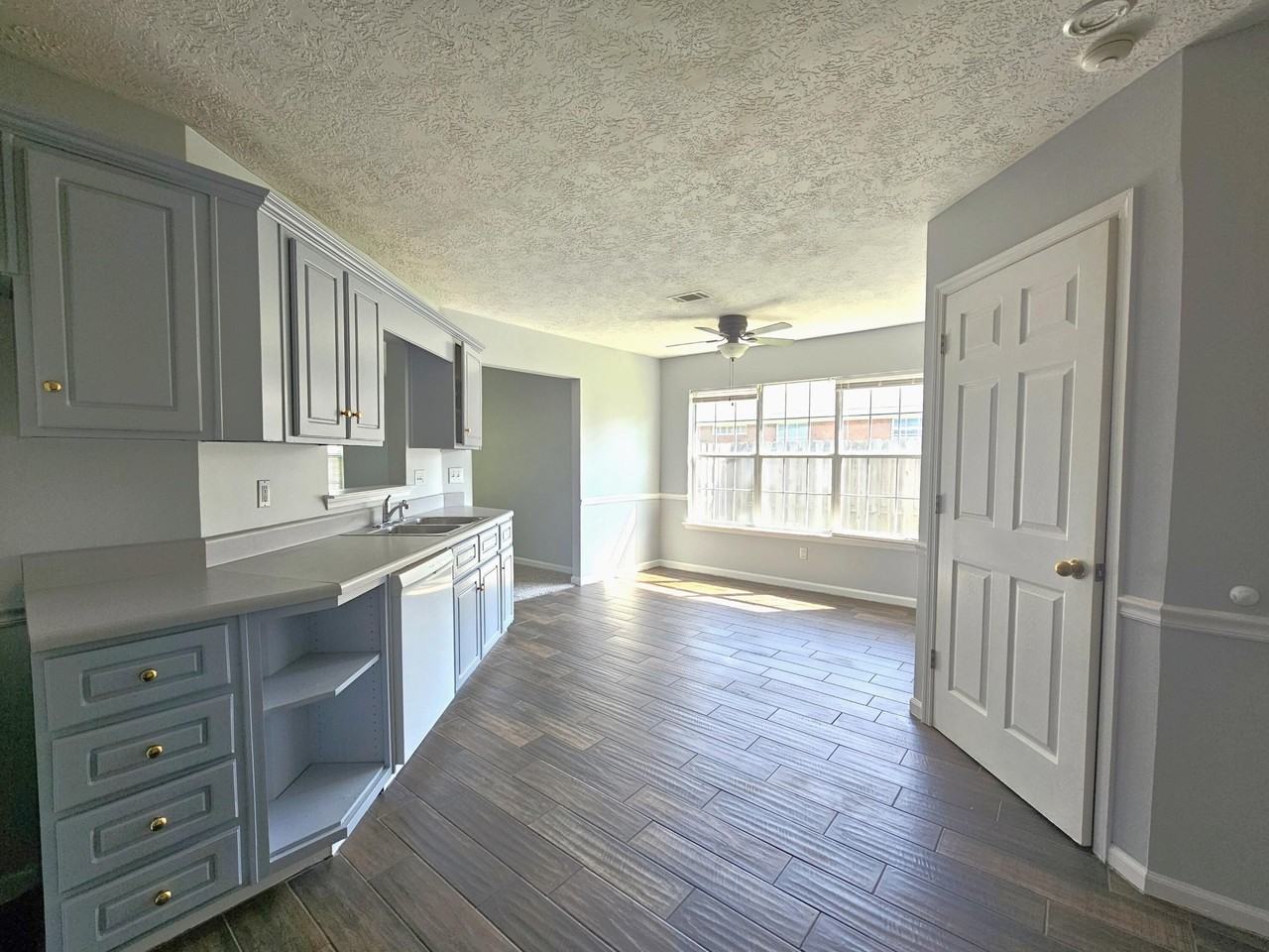 301 Summerfield Cir - Photo 6 of 14