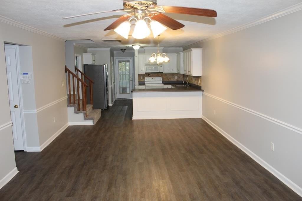 620 Goodale Ln - Photo 4 of 49