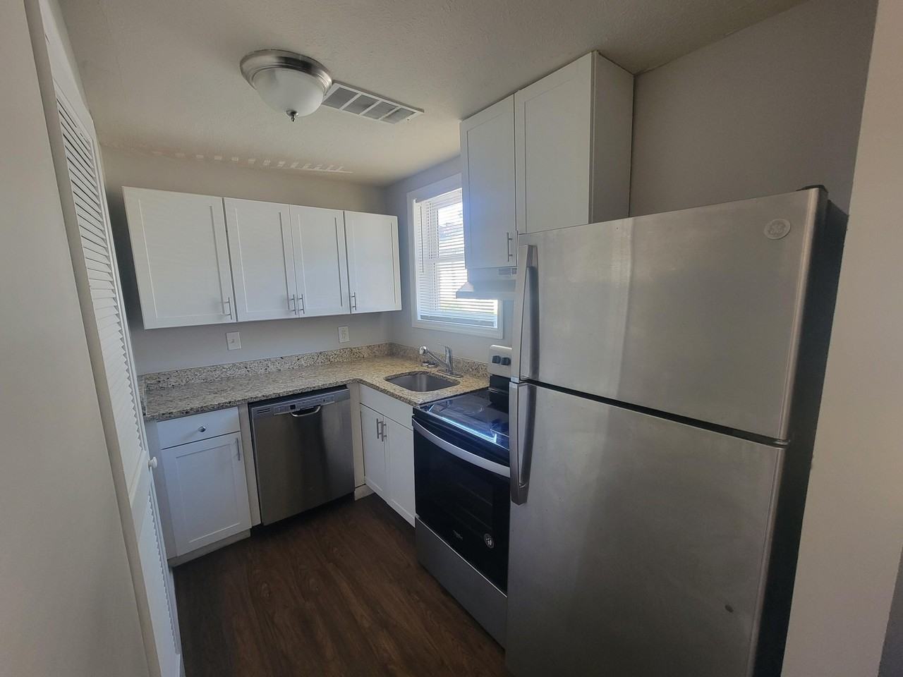 113 Main St Apt B #B - Photo 5 of 11