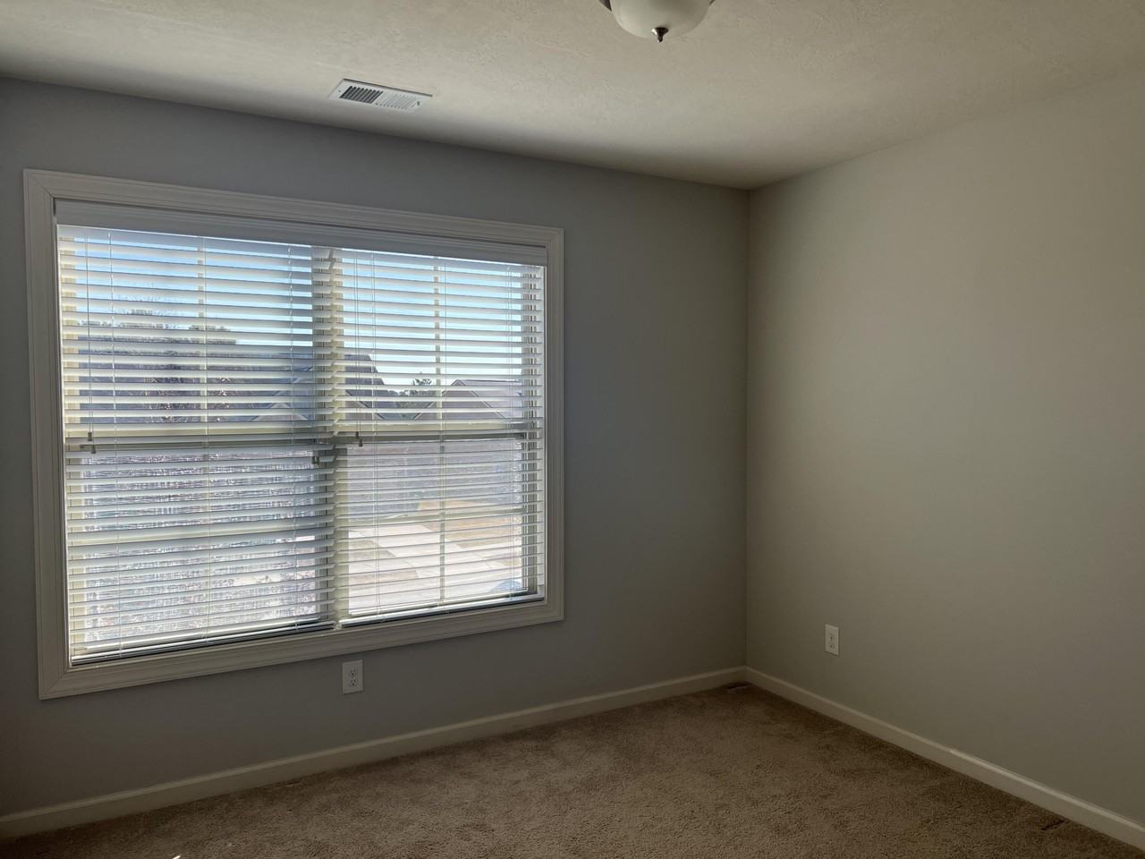 932 Erika Ln - Photo 2 of 7