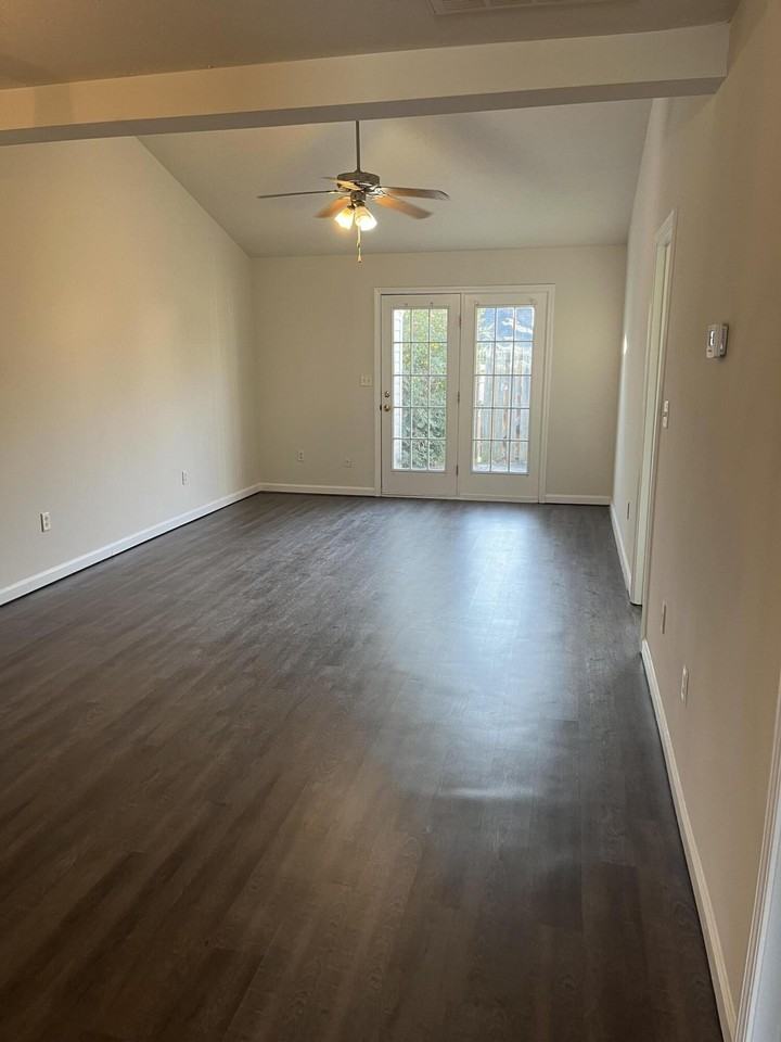 1815 Honeysuckle Way - Photo 5 of 11