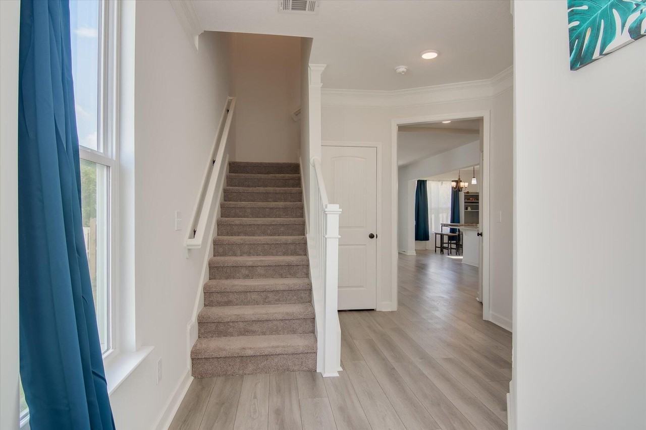 145 Dublin Loop - Photo 5 of 36