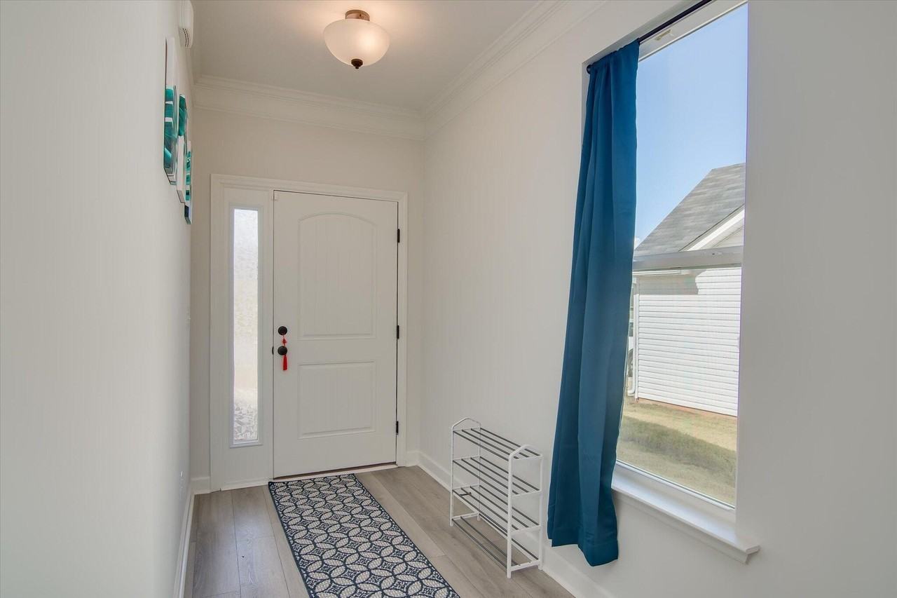 145 Dublin Loop - Photo 6 of 36