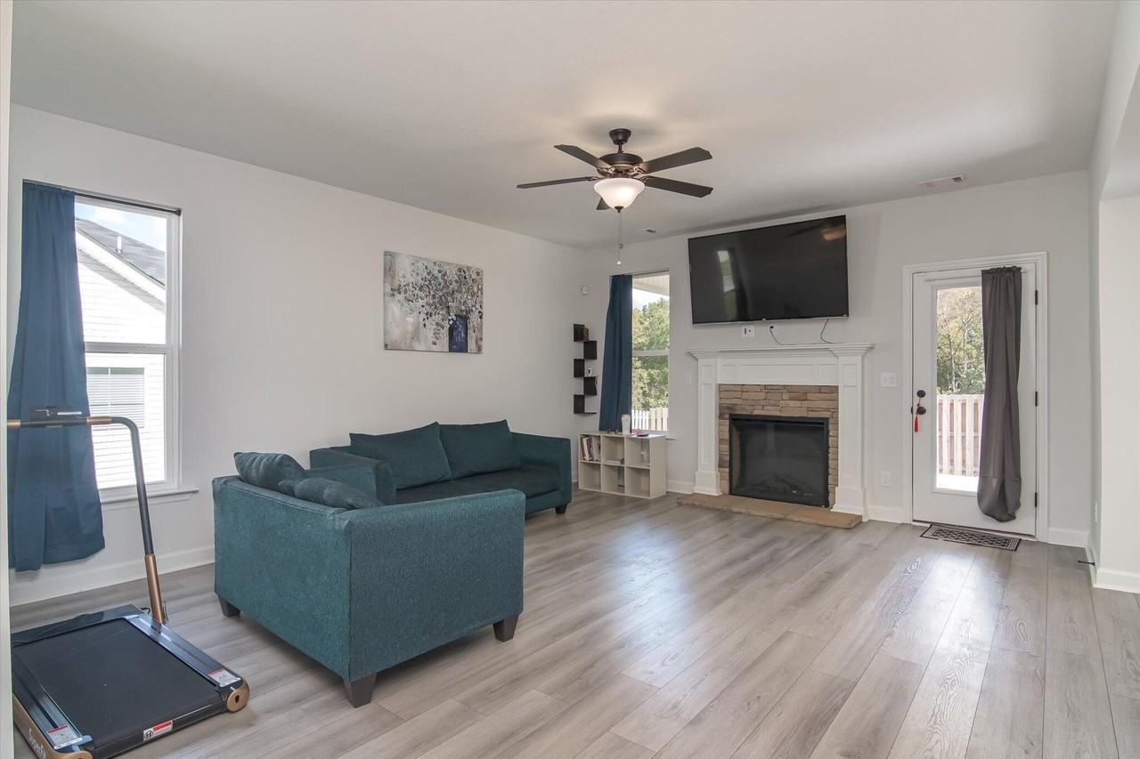 145 Dublin Loop - Photo 7 of 36