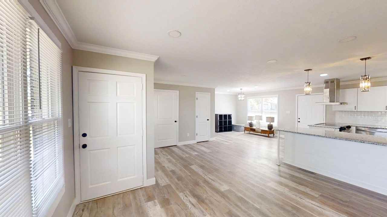 1022 Oakdale Rd - Photo 4 of 32