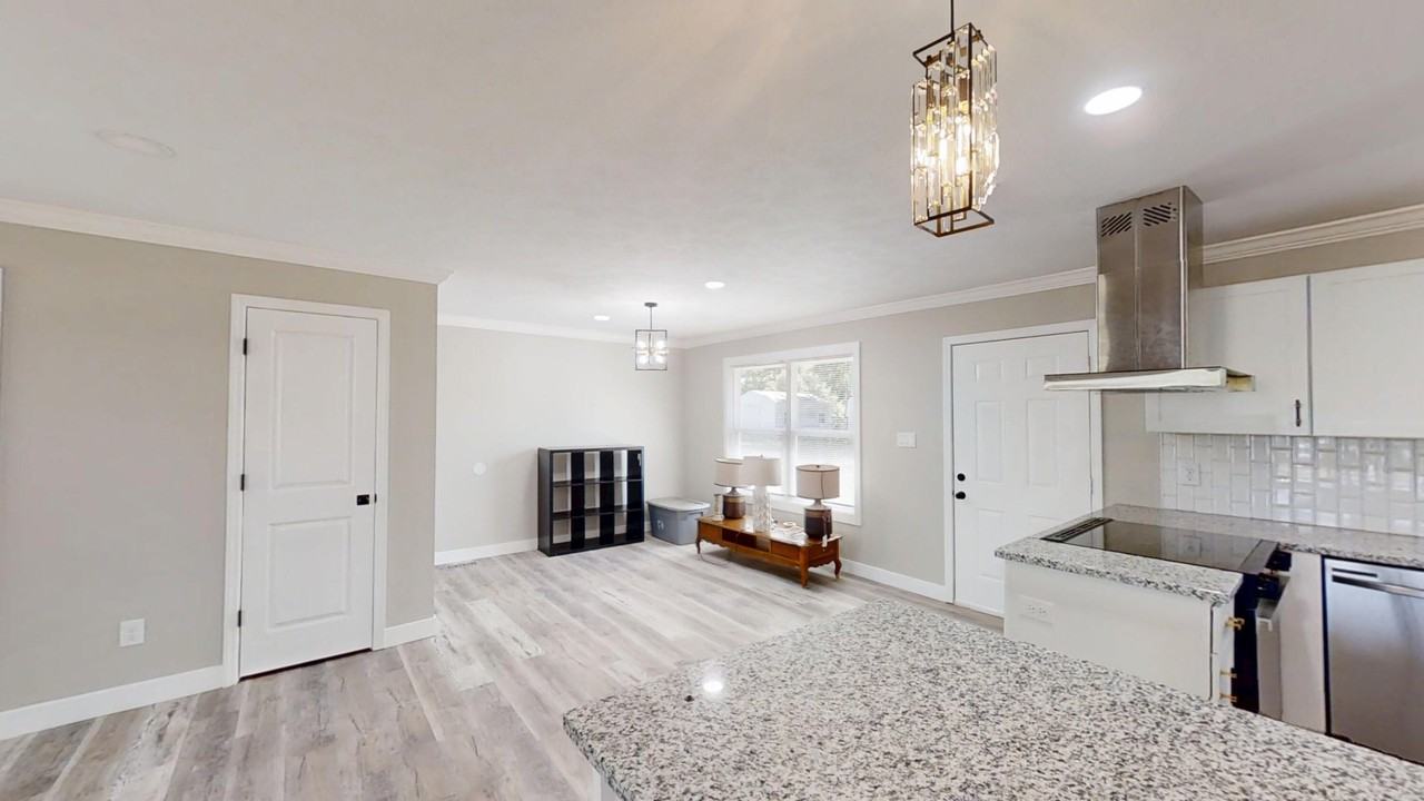 1022 Oakdale Rd - Photo 6 of 32