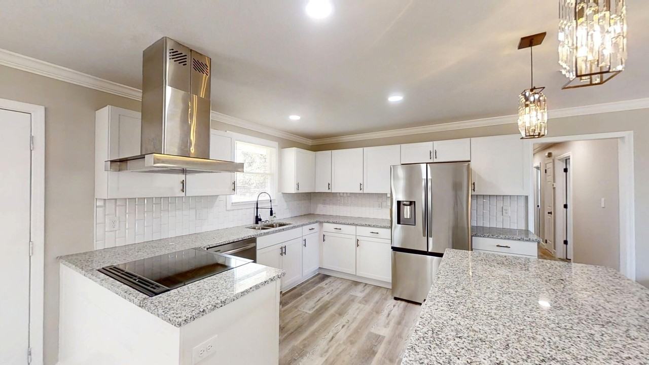 1022 Oakdale Rd - Photo 7 of 32