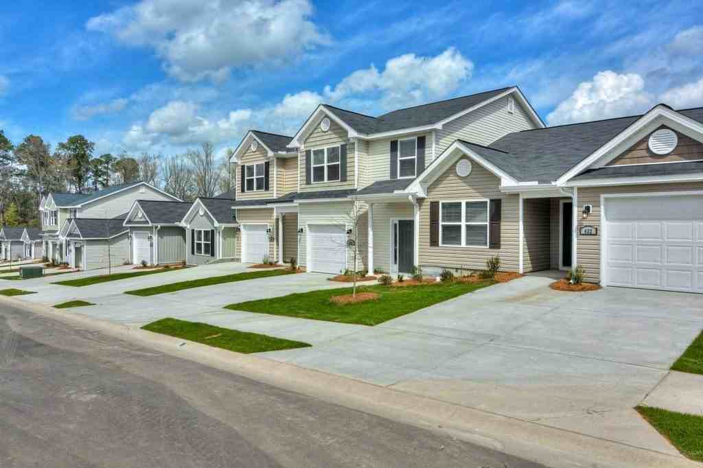 350 Norwich Dr - Photo 3 of 26