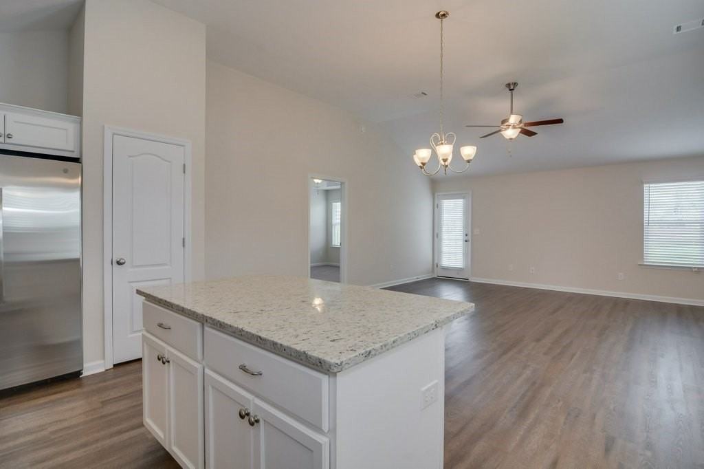 408 Amesbury Dr - Photo 6 of 26