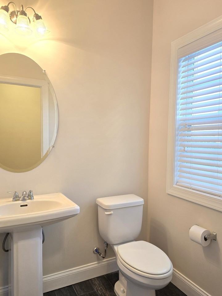 215 Claudia Dr - Photo 5 of 21