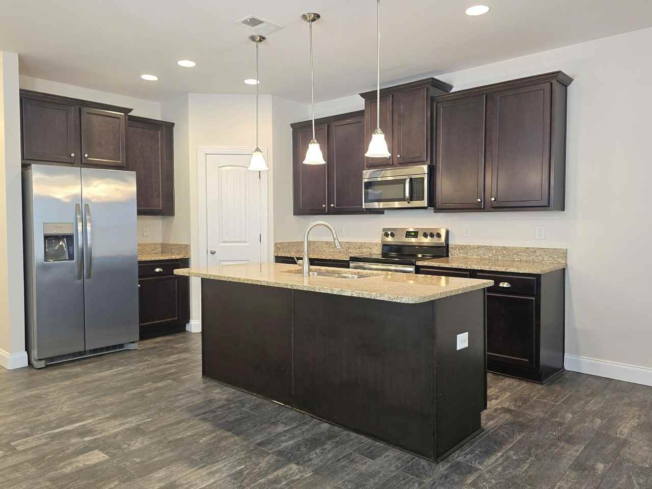 215 Claudia Dr - Photo 6 of 21